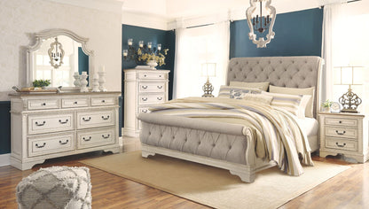 Realyn Sleigh Bed Set