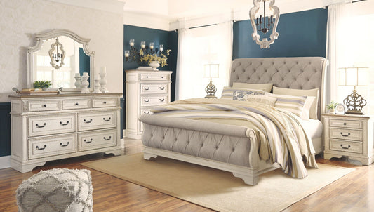 Realyn Sleigh Bed Set