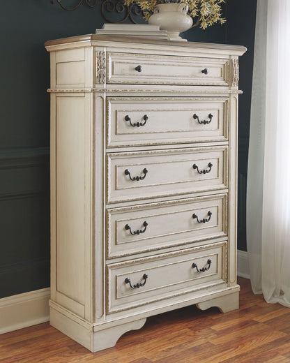 Realyn Sleigh Bed Set