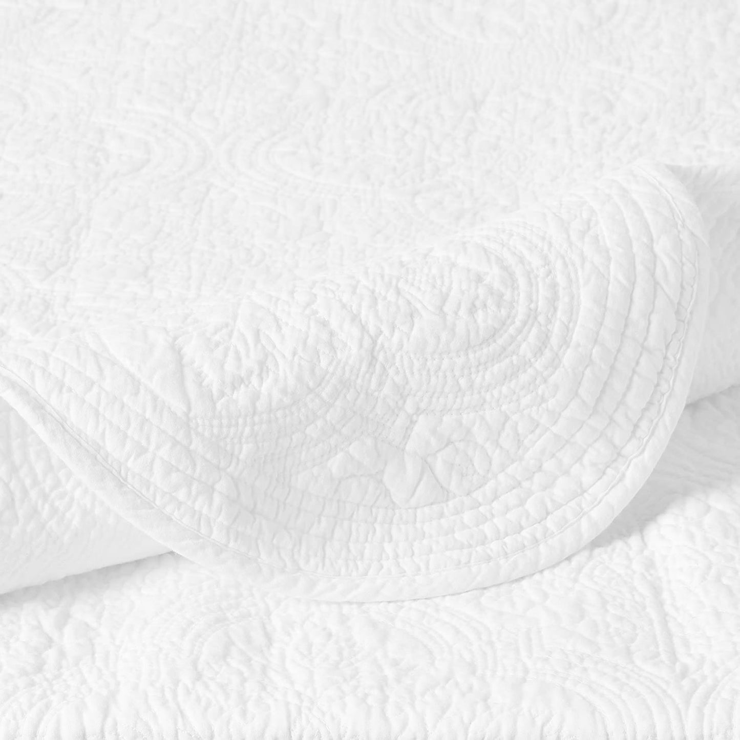 Serenity White Victorian Scalloped Reversible Quilt Bedding Set