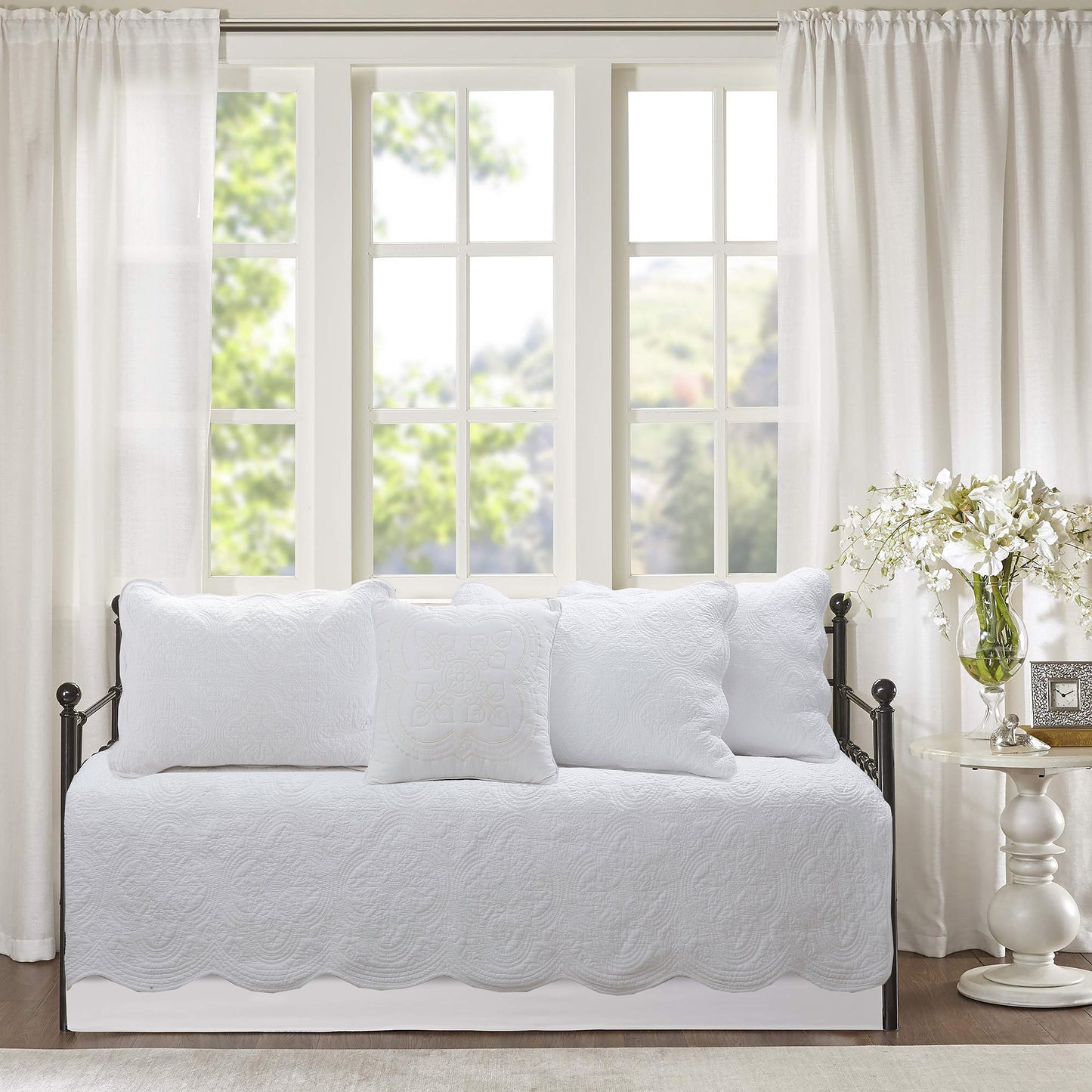 Serenity White Victorian Scalloped Reversible Quilt Bedding Set