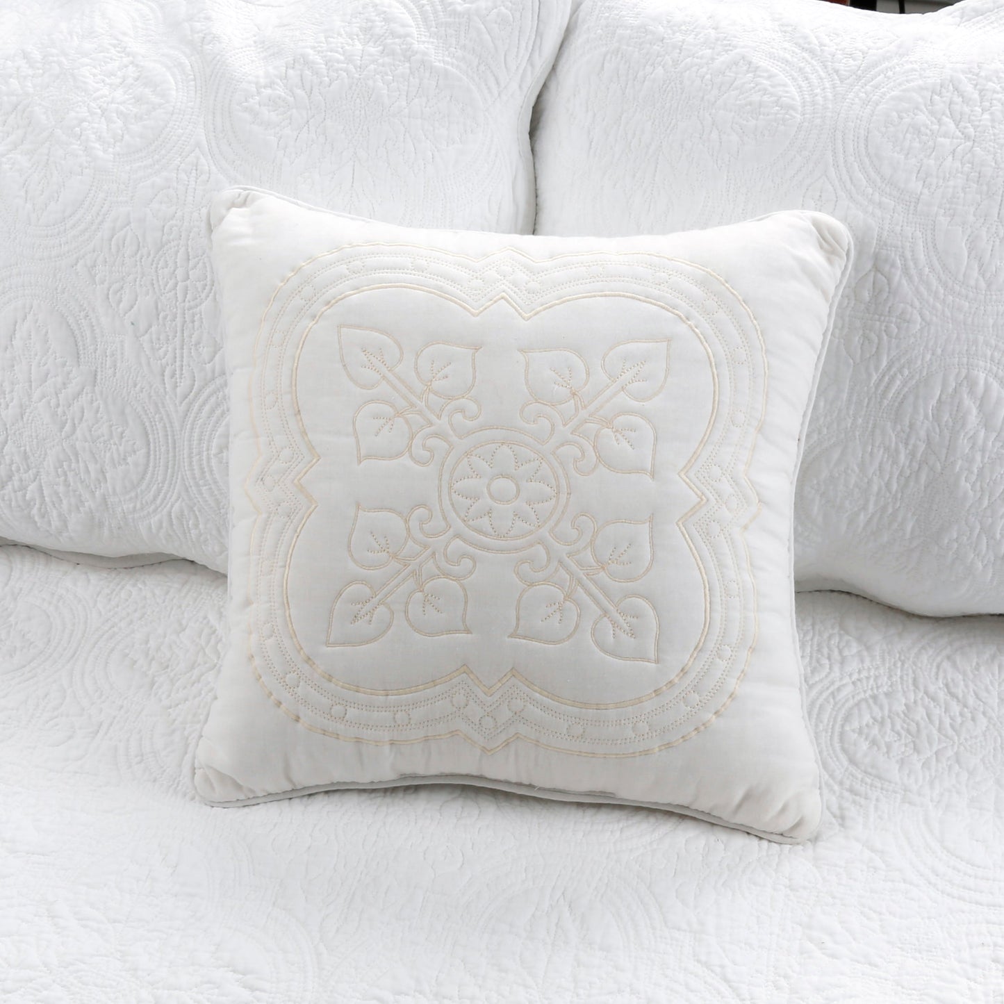 Serenity White Victorian Scalloped Reversible Quilt Bedding Set