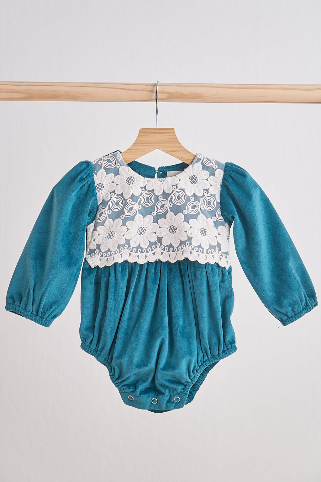 Velvet Lace Bubble