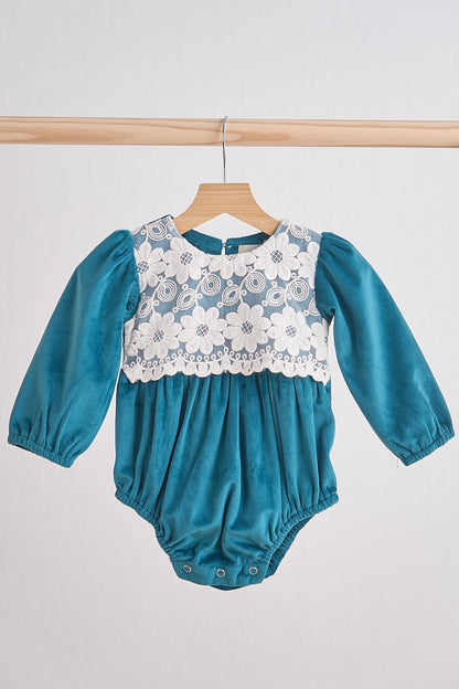 Velvet Lace Bubble