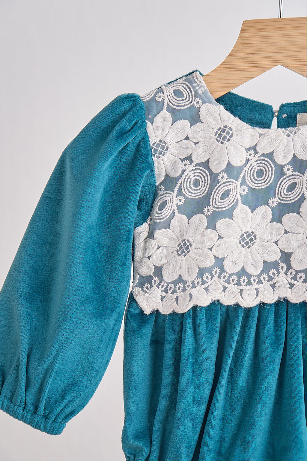 Velvet Lace Bubble